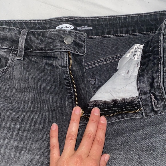 Women’s old navy shorts - Picture 2 of 5